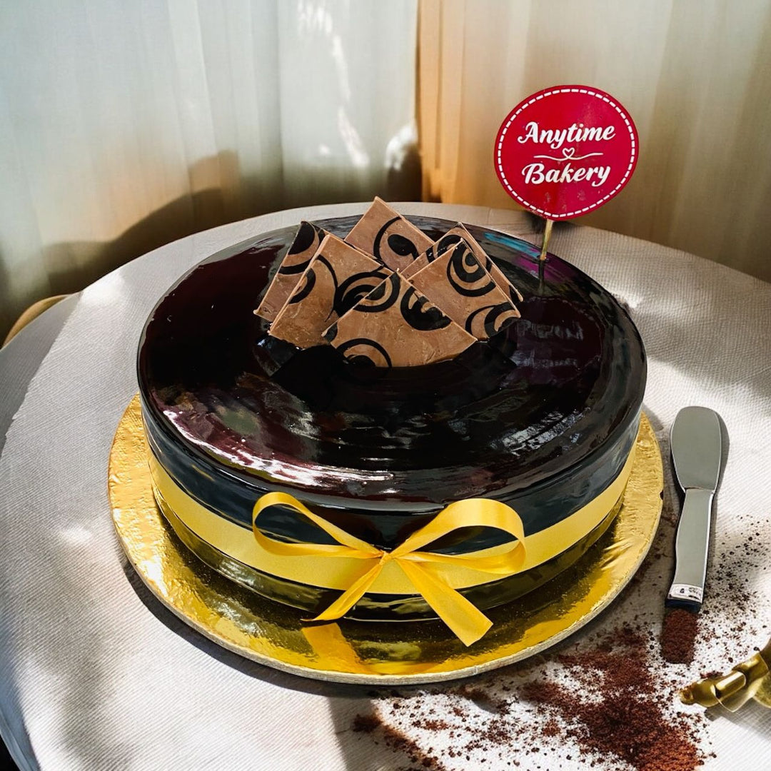 Round Chocolate Truffle Cake