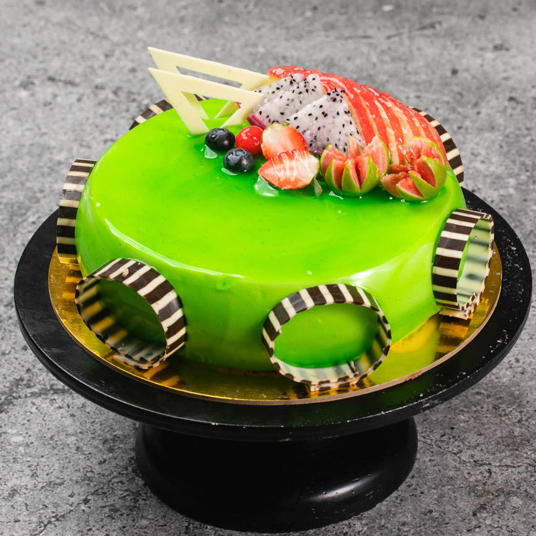 Silk Green Cake with Fruits