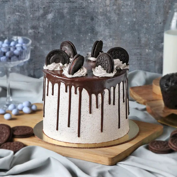 Chocolate Oreo Crumble Cake