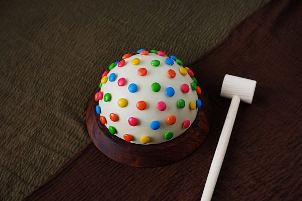 Trending Pinata Smash Cake